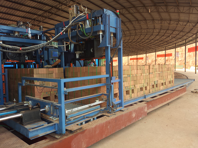 Semi-automatic packing system